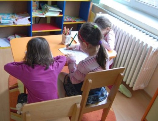 Părinţii vor putea alege unde să-şi înscrie copiii la clasa pregătitoare: la şcoală sau la grădiniţă